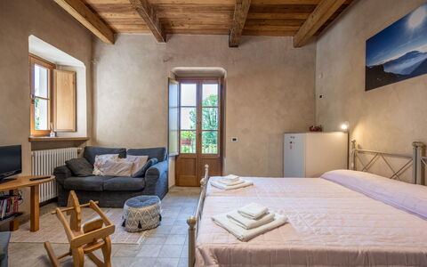 L'Appartamento del Monastero: Möbel, Gebäude, Fenster, Komfort, Holz, Haus, Interior Design, Fussboden, Bettrahmen