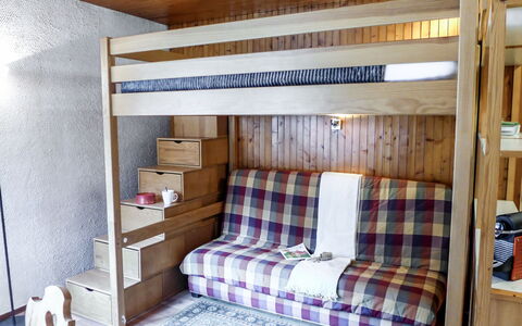 Chamonix 145: Möbel, Eigentum, Holz, Interior Design, Kissen, Komfort, Schublade, Fussboden, Cabinetry, Hartholz