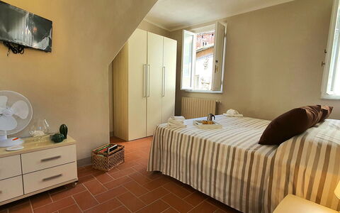 Loft Lucca: Möbel, Eigentum, Cabinetry, Fenster, Komfort, Holz, Interior Design, Schublade, Bettrahmen, Gebäude