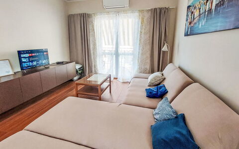 Ante: Möbel, Flooring, Couch, Interior Design, Fussboden, Zimmer, Wohnzimmer, Wohnung, Zuhause