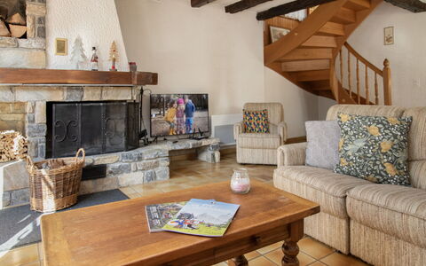 Véronique: Möbel, Interior Design, Flooring, Couch, Holz, Fussboden, Wohnzimmer, Zimmer, Decke, Tabelle