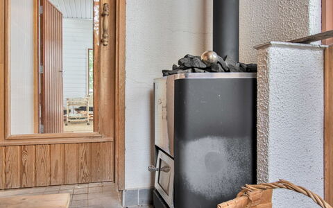 Hevonkuusi: Bett, Möbel, Schlafzimmer, Interior Design, Bedding, Bettdecke, Flooring, Holz, Fussboden, Zimmer