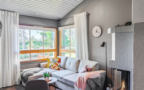 Rukaköngäs 21: Möbel, Interior Design, Flooring, Fussboden, Holz, Couch, Wohnzimmer, Zimmer, Decke, Textil
