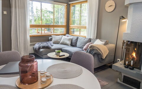 Rukaköngäs 21: Möbel, Interior Design, Flooring, Fussboden, Holz, Couch, Wohnzimmer, Zimmer, Beleuchtung, Zuhause