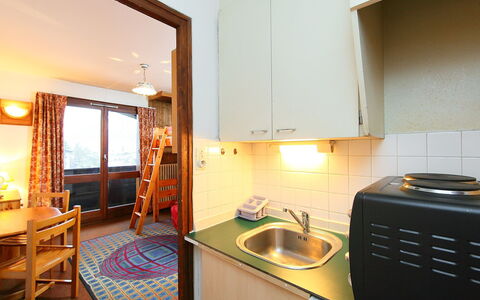 Les Periades: Zimmer, Eigentum, Möbel, Gebäude, Haus, Küche, Interior Design, Grundeigentum, Countertop, Fussboden