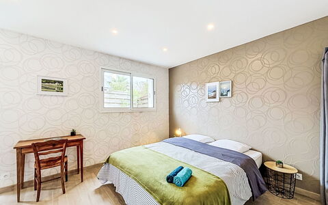 Les Bégonias: Interior Design, Möbel, Wand, Schlafzimmer, Flooring, Bett, Fussboden, Decke, Linens, Zimmer