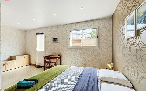 Les Bégonias: Interior Design, Möbel, Flooring, Fussboden, Wand, Schlafzimmer, Decke, Bett, Holz, Zimmer