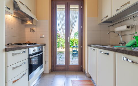 Casamare: Cabinetry, Countertop, Spüle, Gebäude, Küchengerät, Herd, Haushaltsgerät, Küche, Holz, Fenster