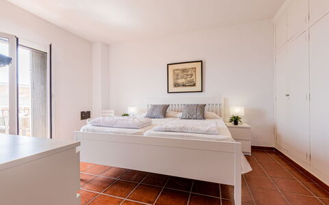 Cantamar: Möbel, Eigentum, Gebäude, Komfort, Holz, Interior Design, Haus, Flooring, Bettrahmen, Bilderrahmen