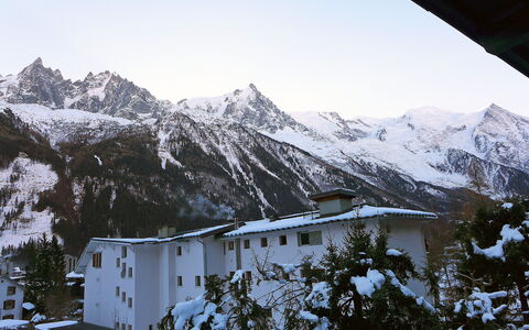 Les Charmoz: Himmel, Schnee, Berg, Gebäude, Welt, Steigung, Fenster, Hochland, Einfrieren, Natürliche Landschaft