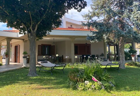 Residenza Thaulero: Pflanze, Gebäude, Eigentum, Himmel, Baum, Schatten, Grundstueck, Die Architektur, Fenster, Hütte