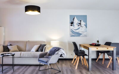 L'Espace Montagne 480.16: Tabelle, Möbel, Couch, Komfort, Interior Design, Fussboden, Flooring, Wohnzimmer, Holz