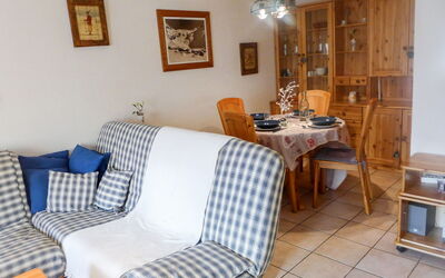 L'Espace Montagne 480.15: Bilderrahmen, Möbel, Eigentum, Tabelle, Gebäude, Komfort, Holz, Beleuchtung, Interior Design, Wohnzimmer