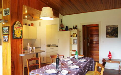 Chamonix 490: Zimmer, Esszimmer, Eigentum, Gebäude, Möbel, Interior Design, Decke, Tabelle, Haus, Grundeigentum