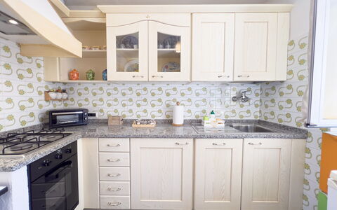 La Casetta Di Emma - Villa Faraldi: Cabinetry, Countertop, Eigentum, Gebäude, Möbel, Herd, Schublade, Küche, Zapfhahn, Sinken