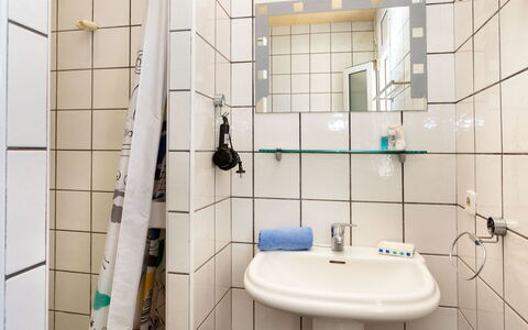 Lloret de Mar 413: Armatur, Zapfhahn, Sinken, Badezimmer, Lila, Die Architektur, Interior Design, Bad Sink, Rechteck