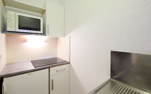 Chamonix 630: Eigentum, Zimmer, Küche, Countertop, Möbel, Haus, Grundeigentum, Cabinetry, Gebäude, Fussboden