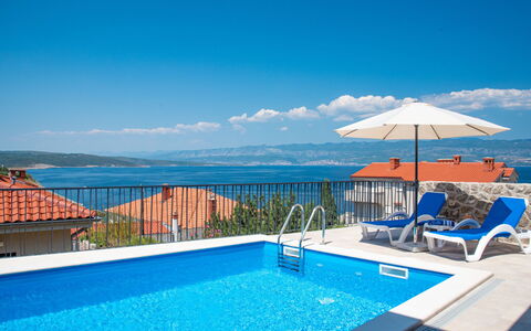 Villa Vali 2: Wasser, Himmel, Gebäude, Möbel, Daytime, Wolke, Eigentum, Pflanze, Schwimmbad, Blau