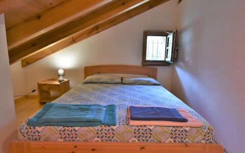 Chiavenna 100: Gebäude, Möbel, Eigentum, Komfort, Holz, Bettrahmen, Haus, Fenster, Bett, Interior Design