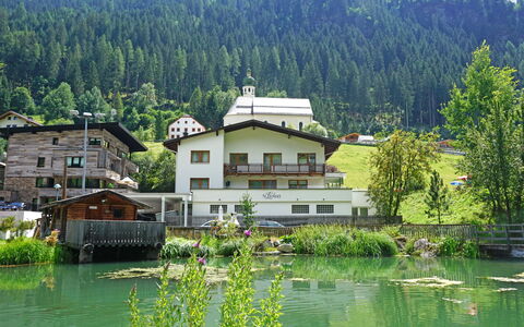 See 208: Wasser, Pflanze, Wasservorräte, Himmel, Berg, Eigentum, Gebäude, Natürliche Landschaft, Natur, Natürlichen Umgebung