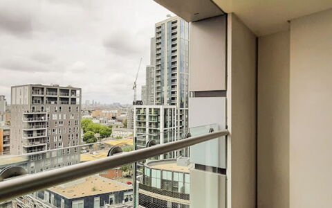 Lincoln Court: Gebäude, Himmel, Daytime, Wolke, Fenster, Wolkenkratzer, Urban Design, Fussboden, Eigentumswohnung, Materialeigenschaft