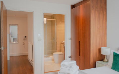 Lincoln Court: Gebäude, Möbel, Eigentum, Tür, Komfort, Holz, Haus, Interior Design, Die Architektur