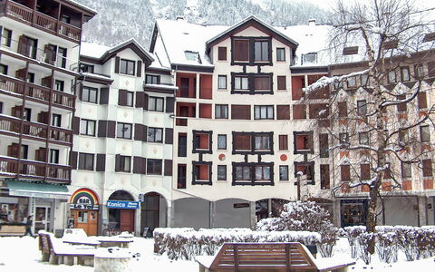 Gentiane: Schnee, Gebäude, Daytime, Fenster, Die Architektur, Urban Design, Nachbarschaft, Einfrieren, Eigentumswohnung, Haus
