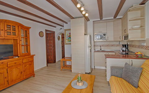 Damara V: Cabinetry, Möbel, Eigentum, Tabelle, Countertop, Gebäude, Küche, Holz, Interior Design, Beleuchtung