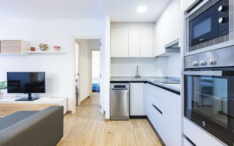 Orion: Cabinetry, Möbel, Countertop, Haushaltsgerät, Holz, Herd, Küche, Interior Design, Flooring
