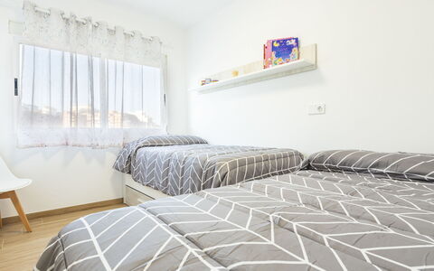 Orion: Möbel, Komfort, Fenster, Gebäude, Holz, Interior Design, Schatten, Bettrahmen, Haus