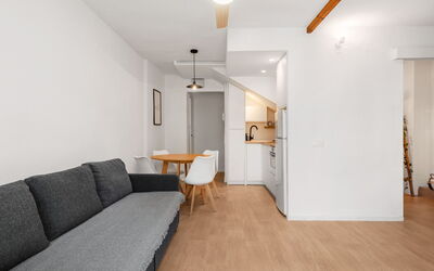 Orion 60.1: Möbel, Couch, Komfort, Holz, Deckenventilator, Fussboden, Wohnzimmer, Flooring, Gebäude, Lampe