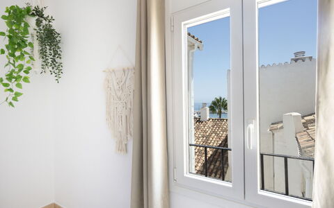 Puerto Banus Opq: Pflanze, Fenster, Holz, Die Architektur, Interior Design, Schatten, Fussboden, Zimmerpflanze, Gebäude