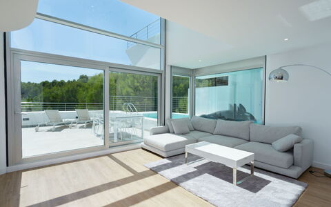 Kristina: Couch, Möbel, Tabelle, Schatten, Gebäude, Fenster, Komfort, Studio Couch, Wohnzimmer, Interior Design