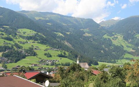 Mayrhofen 350: Wolke, Himmel, Berg, Pflanze, Ökoregion, Natürliche Landschaft, Hochland, Baum, Grundstueck, Steigung