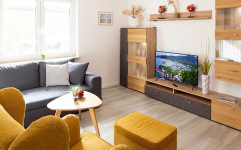 Enikö: Möbel, Interior Design, Fernsehen, Holz, Flooring, Zimmer, Fernsehgerät, Wohnzimmer, Zuhause, Regal