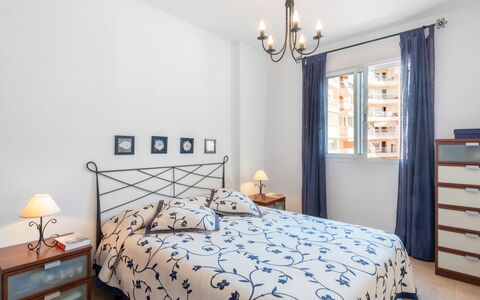Las Mariposas: Möbel, Eigentum, Produkt, Blau, Azurblau, Holz, Gebäude, Textil, Beleuchtung
