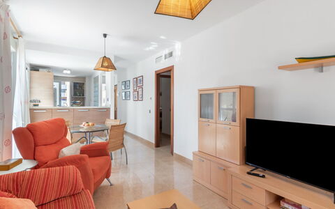 Las Mariposas: Bilderrahmen, Eigentum, Möbel, Tabelle, Couch, Holz, Interior Design, Fernsehen, Zimmerpflanze, Beleuchtung