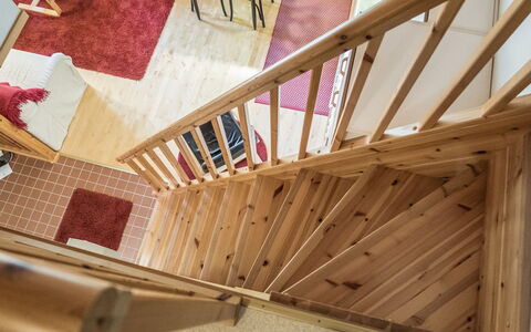 Kivakatti: Bett, Möbel, Schlafzimmer, Interior Design, Bedding, Bettdecke, Flooring, Holz, Fussboden, Zimmer
