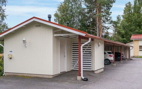 Kivakatti: Bett, Möbel, Schlafzimmer, Interior Design, Bedding, Bettdecke, Flooring, Holz, Fussboden, Zimmer