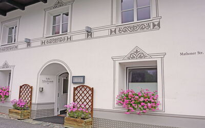Mathon 500: Pflanze, Gebäude, Eigentum, Fenster, Blume, Tür, Haus, Die Architektur, Zimmerpflanze