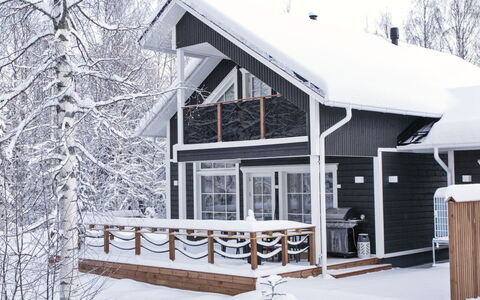 Tonttutahko 20 B: Holz, Abstellgleis, Dach, Hütte, Haus, Zuhause, Tür, Veranda, Gartenbauten, Bauernhaus
