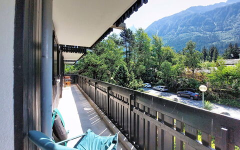 Chamonix - les Praz 100: Balkon, Bergstation, Bergdorf, Lärche, Veranda