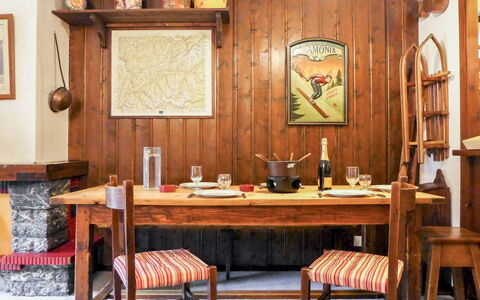 Chamonix - les Praz 100: Zimmer, Möbel, Tabelle, Esszimmer, Interior Design, Küche & Esszimmer Tisch, Gebäude, Holz, Haus, Holzbeize