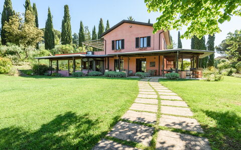 Villa Pancole: Pflanze, Himmel, Eigentum, Gebäude, Baum, Natürliche Landschaft, Grundstueck, Haus, Schatten, Fenster