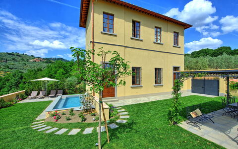 Casa Lionardo: Wolke, Himmel, Pflanze, Eigentum, Gebäude, Fenster, Grundstueck, Baum, Die Architektur, Gras