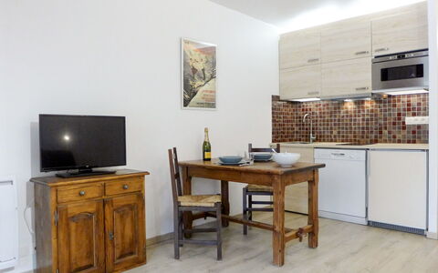 Le Pramouny: Möbel, Zimmer, Eigentum, Interior Design, Tabelle, Gebäude, Cabinetry, Fussboden, Schreibtisch, Grundeigentum