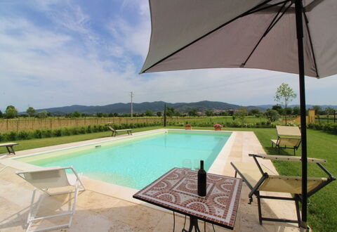 Casa Angela: Wasser, Himmel, Eigentum, Pflanze, Schwimmbad, Gebäude, Wolke, Azurblau, Regenschirm, Schatten