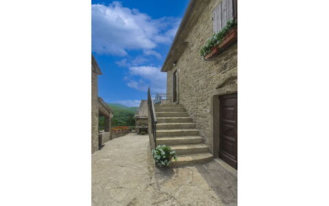 La Casa nel Borgo: Hügel, Schwimmbad, Gebirge, Gartenmöbel, Eco Hotel, Flagstone, Resort, Grat, Landscaping, Tropen