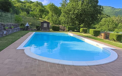 La Casa nel Borgo: Blau, Schwimmbad, Verbundwerkstoff, Resort, Schatten, Eco Hotel, Water Feature, Hazienda, Landscaping, Thermae