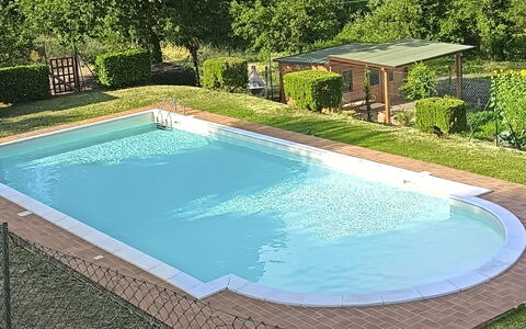 La Casa nel Borgo: Blau, Schwimmbad, Verbundwerkstoff, Resort, Schatten, Eco Hotel, Water Feature, Hazienda, Landscaping, Thermae